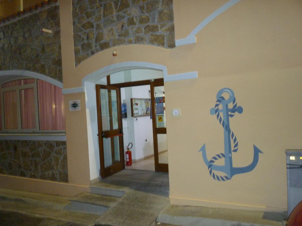 Hotel L'Ancora Santa Teresa Gallura Eksteriør billede