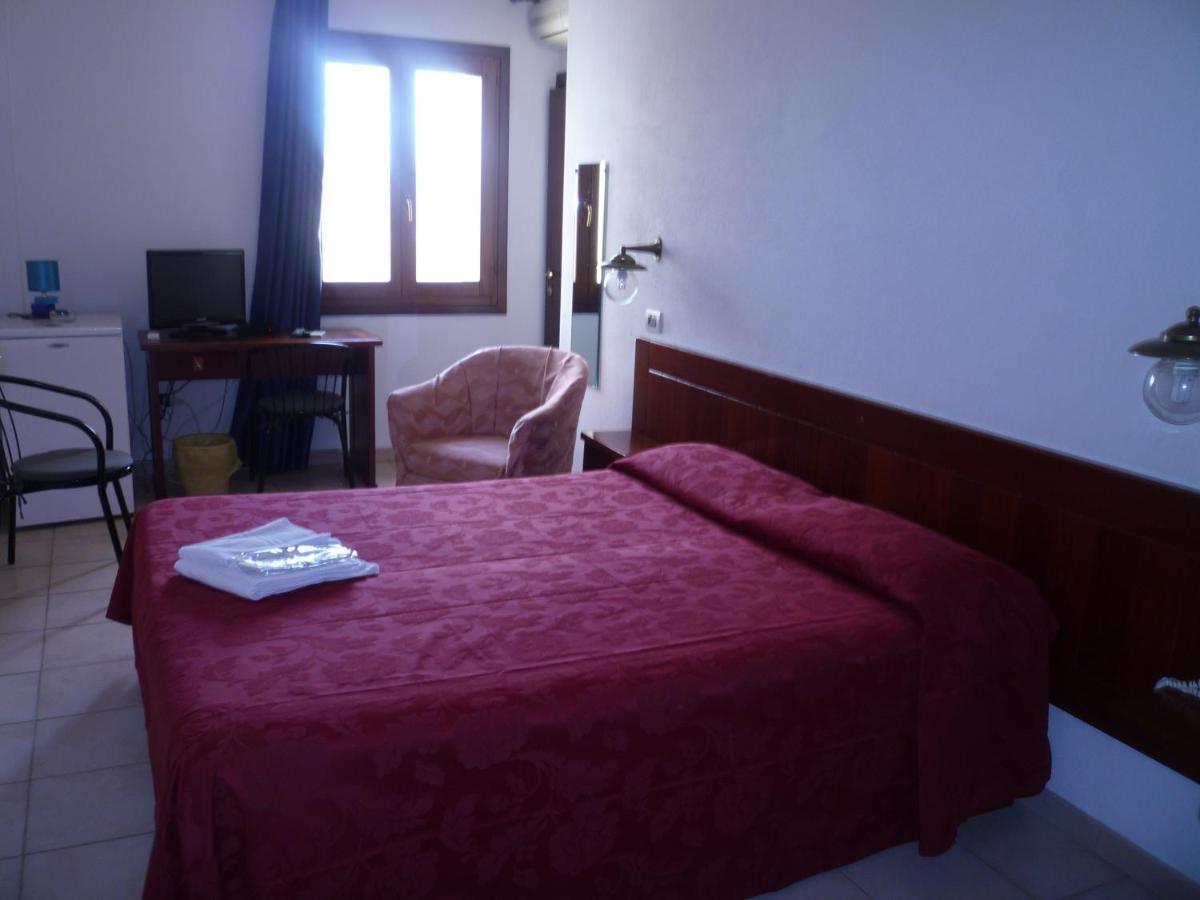 Hotel L'Ancora Santa Teresa Gallura Eksteriør billede