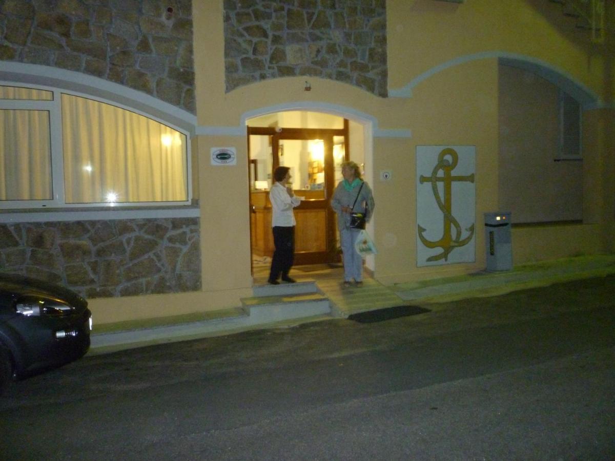 Hotel L'Ancora Santa Teresa Gallura Eksteriør billede