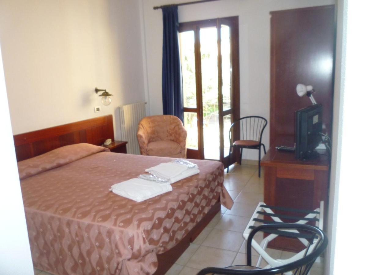Hotel L'Ancora Santa Teresa Gallura Eksteriør billede