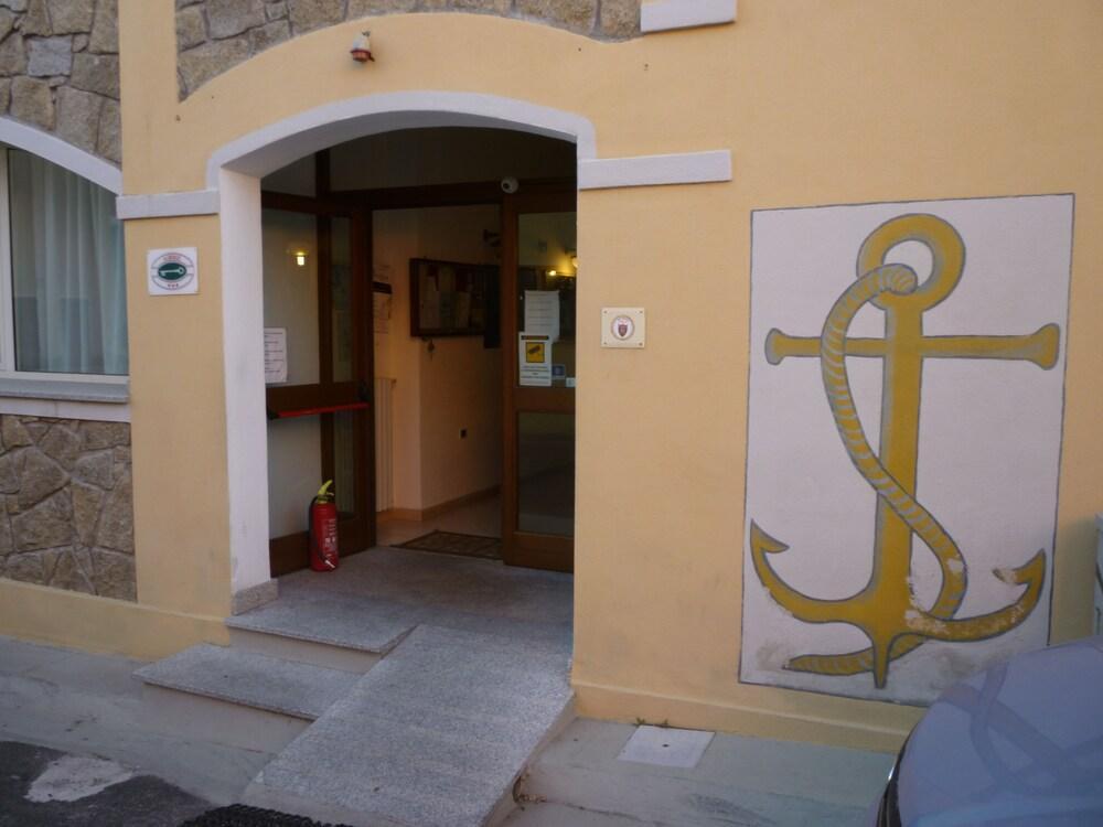 Hotel L'Ancora Santa Teresa Gallura Eksteriør billede