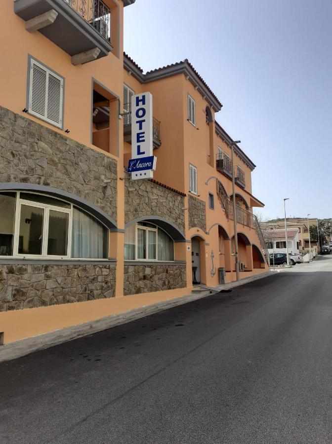 Hotel L'Ancora Santa Teresa Gallura Eksteriør billede