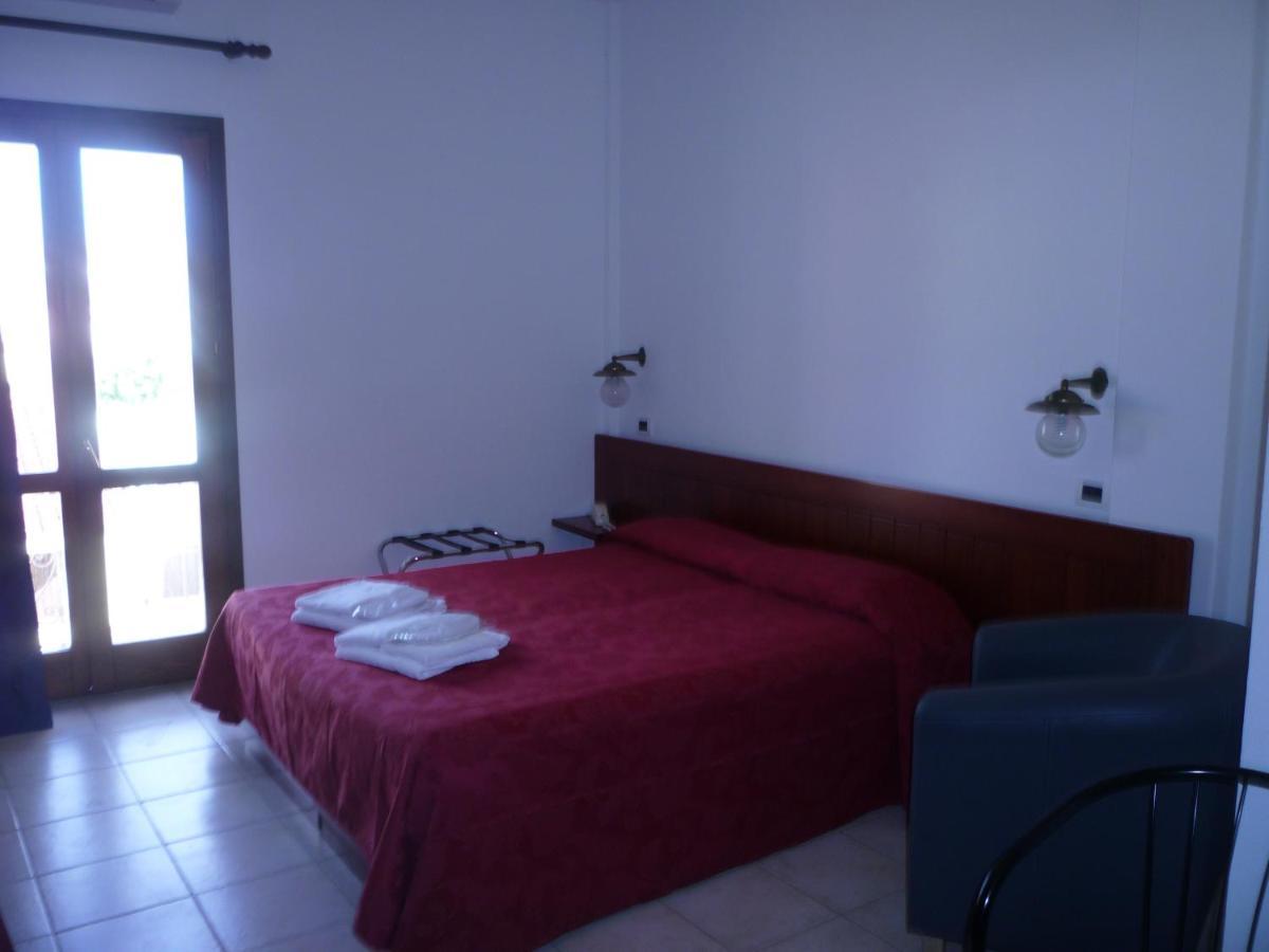 Hotel L'Ancora Santa Teresa Gallura Eksteriør billede