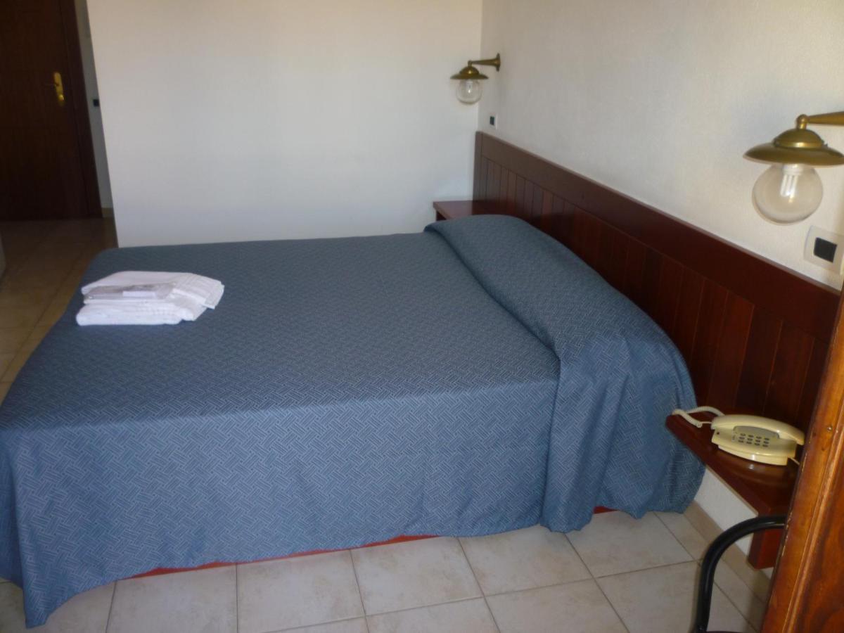 Hotel L'Ancora Santa Teresa Gallura Eksteriør billede