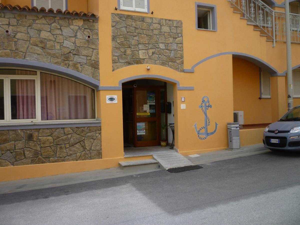 Hotel L'Ancora Santa Teresa Gallura Eksteriør billede