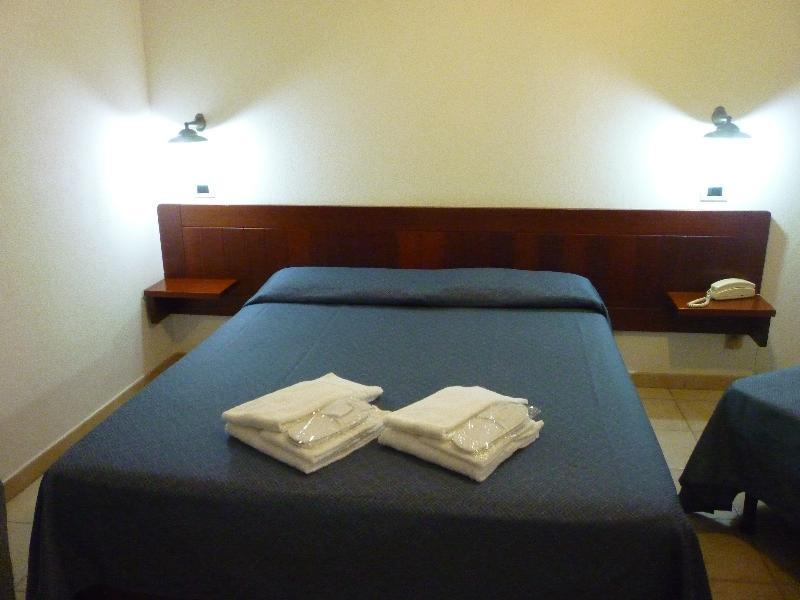 Hotel L'Ancora Santa Teresa Gallura Eksteriør billede