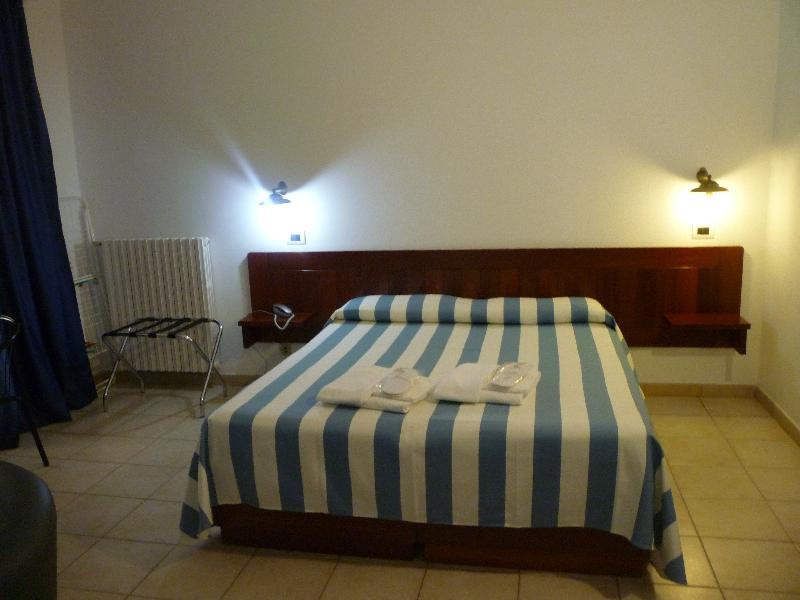 Hotel L'Ancora Santa Teresa Gallura Eksteriør billede
