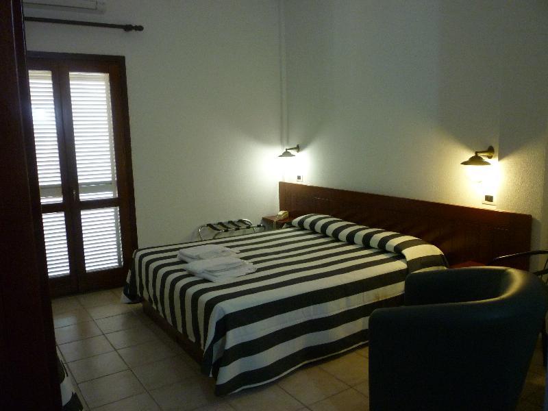 Hotel L'Ancora Santa Teresa Gallura Eksteriør billede