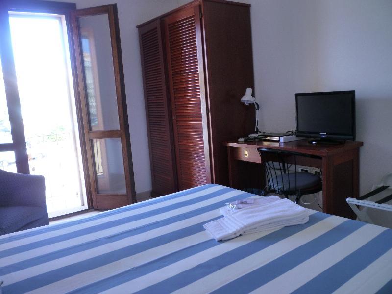 Hotel L'Ancora Santa Teresa Gallura Eksteriør billede